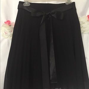 black skirt  IN9